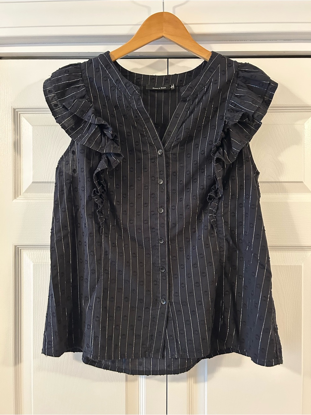 Doe & Rae Women's Black Stripe Ruffle Button-Front Top in Large